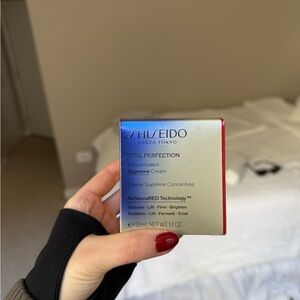 Shiseido Vital Perfection Supreme Cream